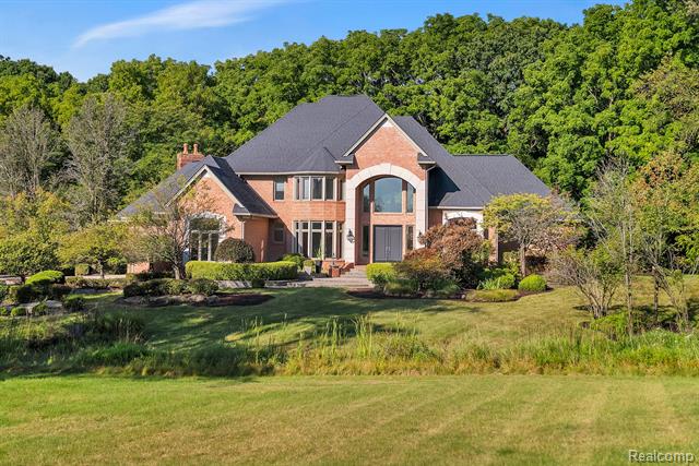 Builiding view six for 5779 Pinecrest Estates, Ann Arbor, MI. 48105