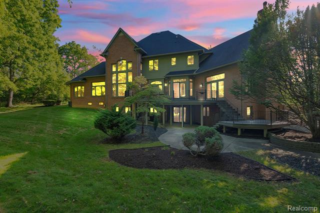 Builiding view sixty four for 5779 Pinecrest Estates, Ann Arbor, MI. 48105