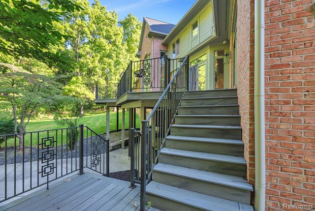 Builiding view sixty one for 5779 Pinecrest Estates, Ann Arbor, MI. 48105