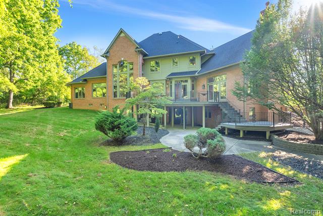 Builiding view sixty seven for 5779 Pinecrest Estates, Ann Arbor, MI. 48105