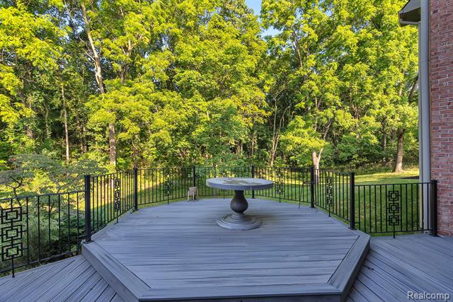 Builiding view sixty three for 5779 Pinecrest Estates, Ann Arbor, MI. 48105