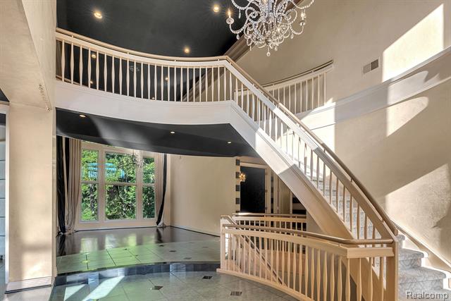 Builiding view ten for 5779 Pinecrest Estates, Ann Arbor, MI. 48105