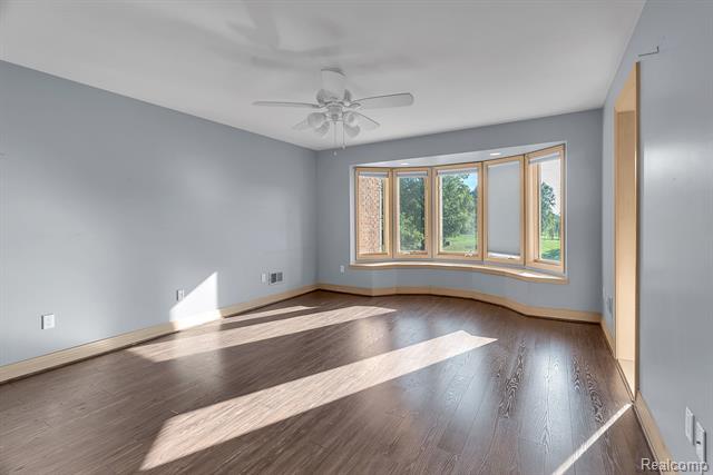 Builiding view thirty nine for 5779 Pinecrest Estates, Ann Arbor, MI. 48105