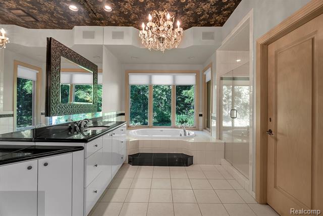 Builiding view thirty one for 5779 Pinecrest Estates, Ann Arbor, MI. 48105