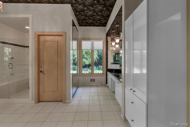 Builiding view thirty for 5779 Pinecrest Estates, Ann Arbor, MI. 48105