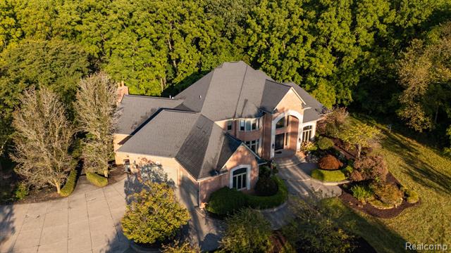 Builiding view two for 5779 Pinecrest Estates, Ann Arbor, MI. 48105