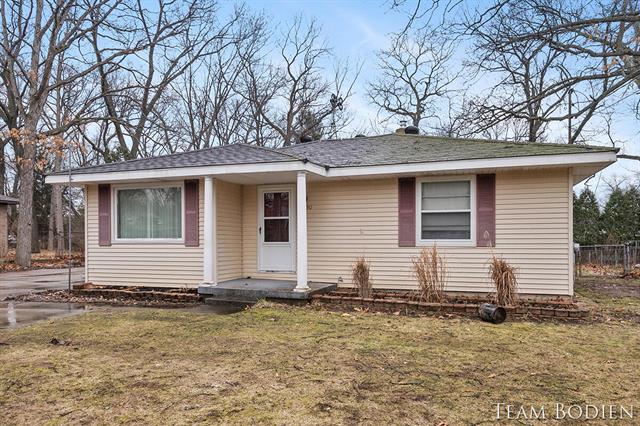 front view for 2490 Bristol Avenue Nw, Grand Rapids, Mi. 49544