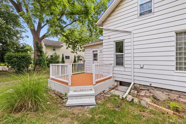 Builiding view thirty three for 1257 Byron, Howell, MI. 48843