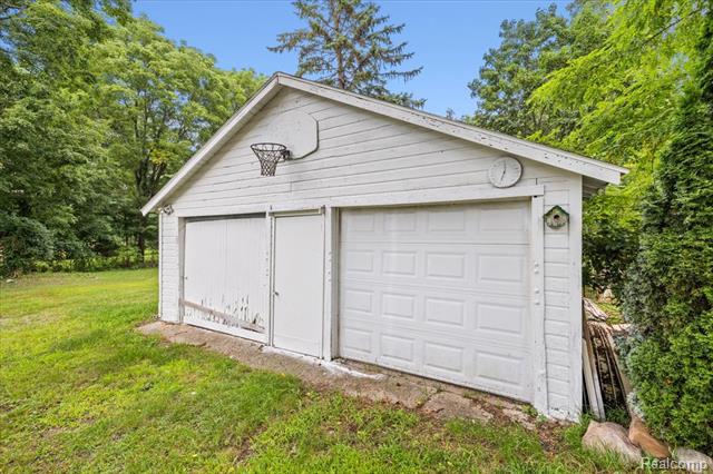 Builiding view thirty two for 1257 Byron, Howell, MI. 48843