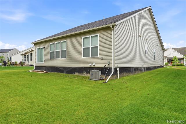 Builiding view thirty one for 171 Coppice Way, White Lake, MI. 48386