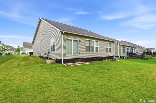 Builiding view thirty two for 171 Coppice Way, White Lake, MI. 48386