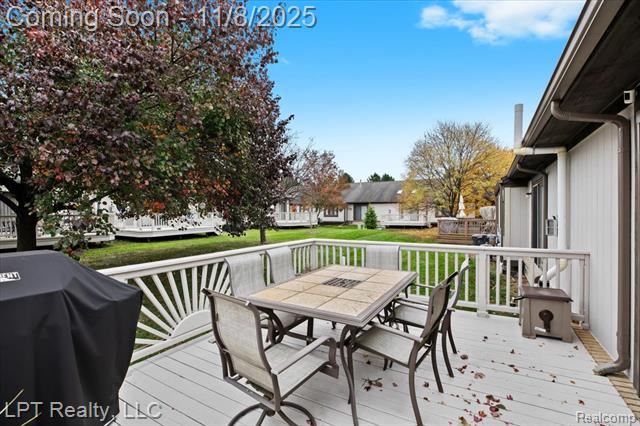 Builiding view thirty two for 13139 Highland Circle, Sterling Heights, MI. 48312