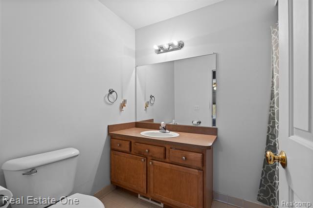 Builiding view eighteen for 53244 Glen Oak Dr., New Baltimore, MI. 48051