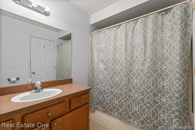 Builiding view nineteen for 53244 Glen Oak Dr., New Baltimore, MI. 48051