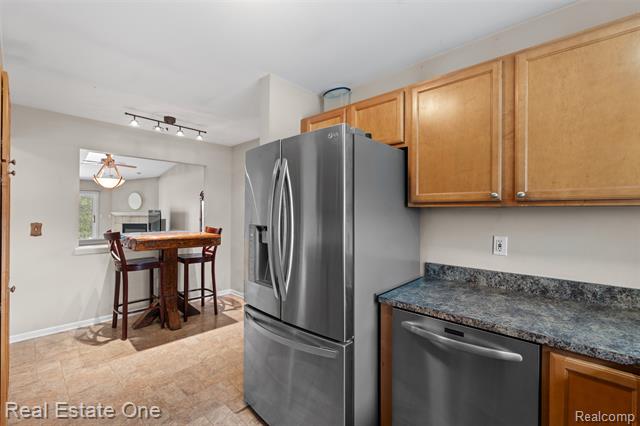 Builiding view ten for 53244 Glen Oak Dr., New Baltimore, MI. 48051