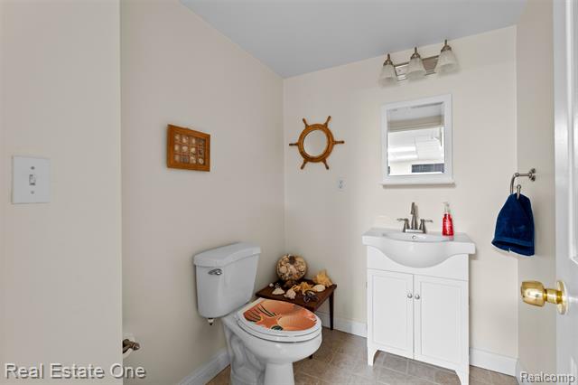 Builiding view twenty one for 53244 Glen Oak Dr., New Baltimore, MI. 48051