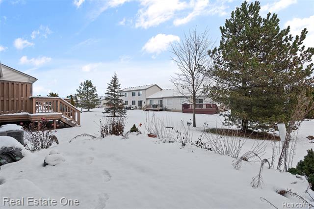 Builiding view twenty three for 53244 Glen Oak Dr., New Baltimore, MI. 48051