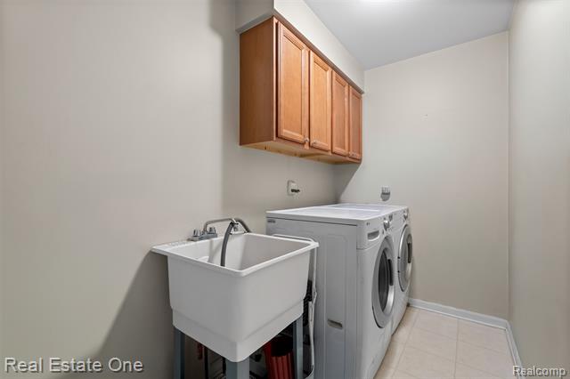 Builiding view twenty for 53244 Glen Oak Dr., New Baltimore, MI. 48051