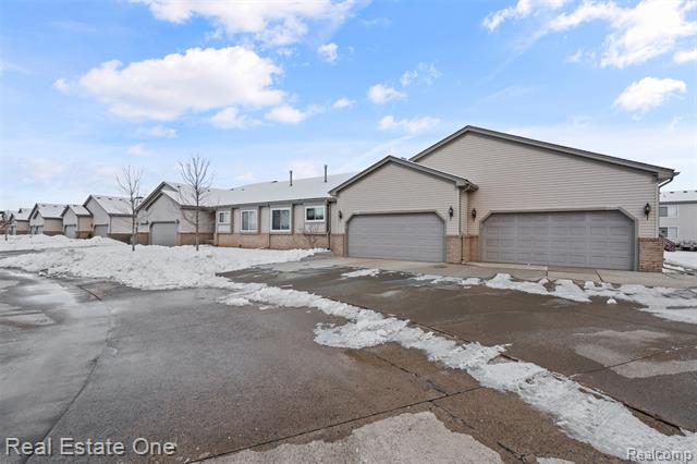 Builiding view two for 53244 Glen Oak Dr., New Baltimore, MI. 48051