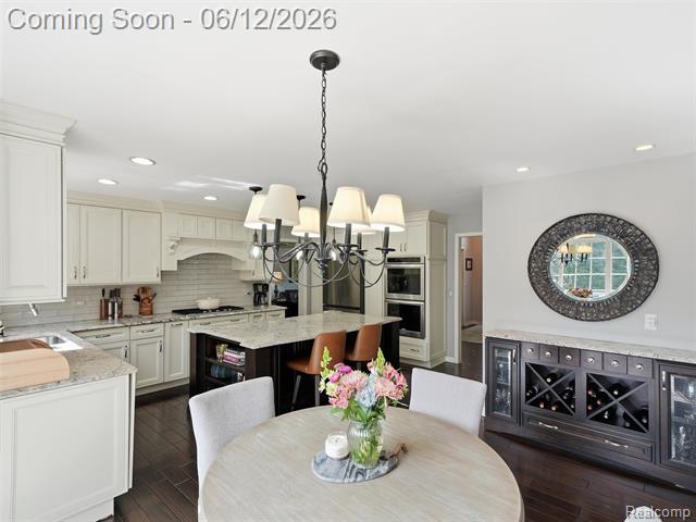 Builiding view eleven for 732 Westhills, South Lyon, MI. 48178