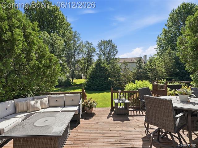 Builiding view forty seven for 732 Westhills, South Lyon, MI. 48178