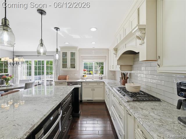 Builiding view seven for 732 Westhills, South Lyon, MI. 48178