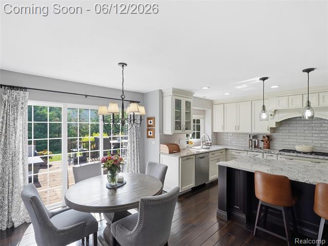 Builiding view ten for 732 Westhills, South Lyon, MI. 48178