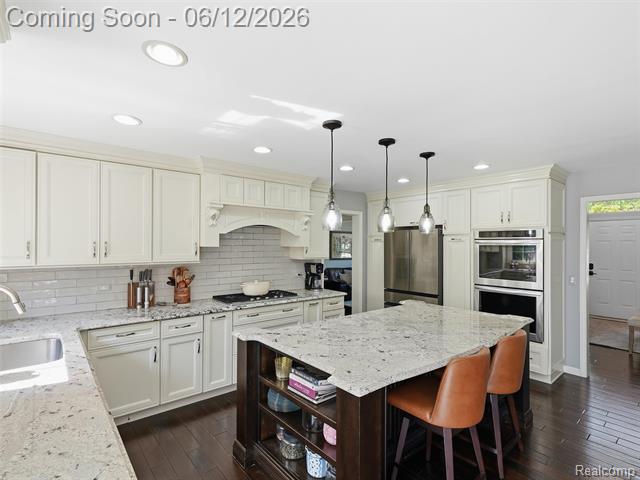 Builiding view twelve for 732 Westhills, South Lyon, MI. 48178