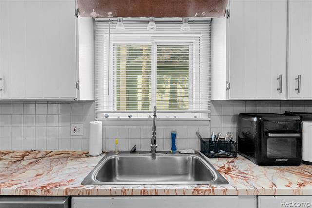 Builiding view eighteen for 102 Elms, Durand, MI. 48429