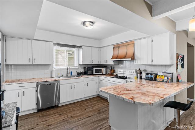 Builiding view fifteen for 102 Elms, Durand, MI. 48429