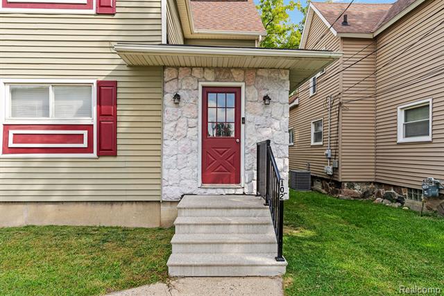 Builiding view four for 102 Elms, Durand, MI. 48429