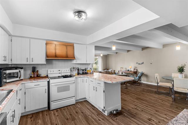 Builiding view seventeen for 102 Elms, Durand, MI. 48429