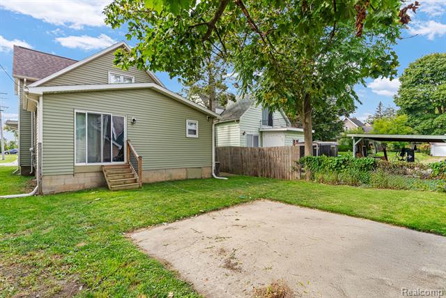 Builiding view thirty three for 102 Elms, Durand, MI. 48429