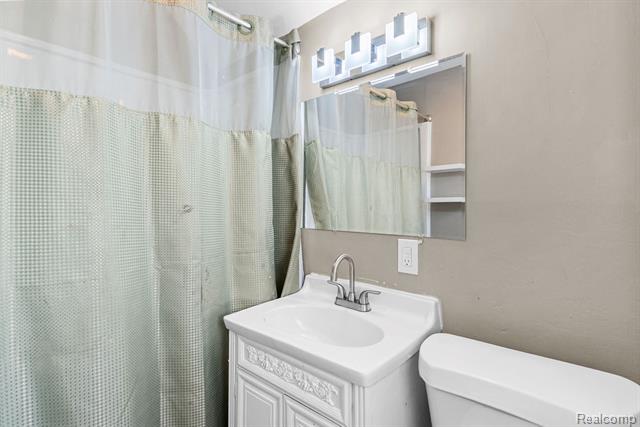 Builiding view thirty for 102 Elms, Durand, MI. 48429