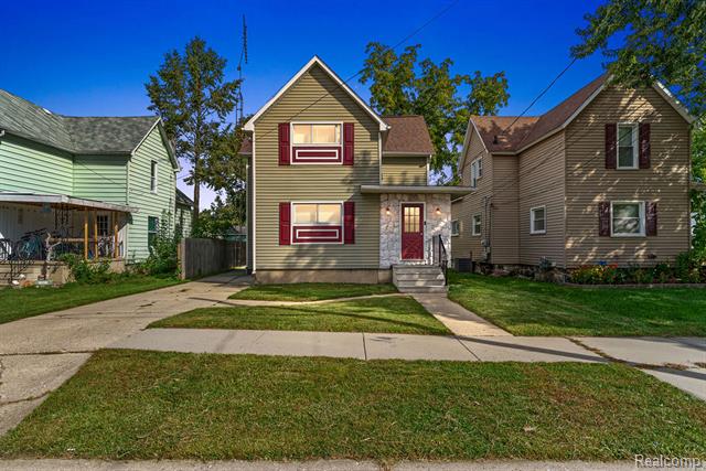 front view for 102 Elms Street, Durand, Mi. 48429