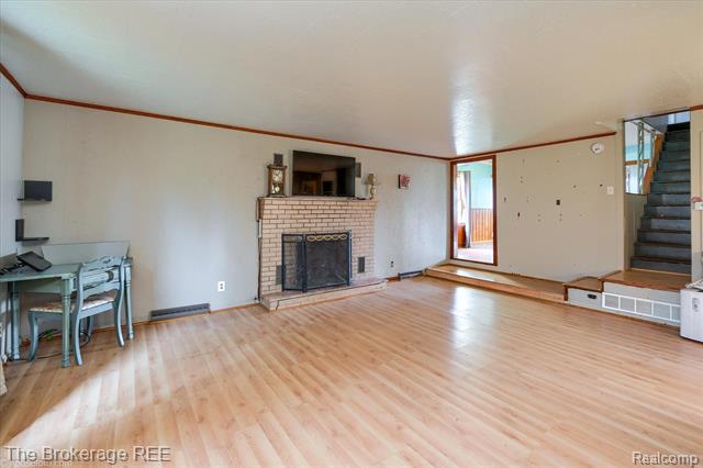 Builiding view eleven for 6449 Lapeer, Burton, MI. 48509