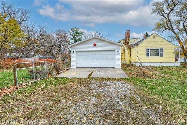 Builiding view five for 6449 Lapeer, Burton, MI. 48509