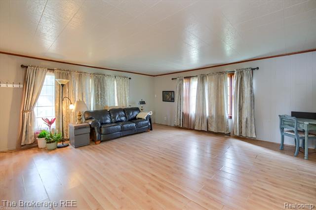 Builiding view nine for 6449 Lapeer, Burton, MI. 48509