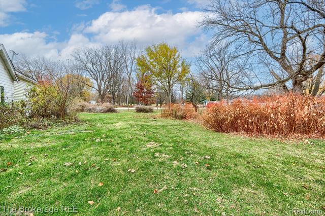 Builiding view six for 6449 Lapeer, Burton, MI. 48509