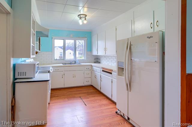 Builiding view sixteen for 6449 Lapeer, Burton, MI. 48509