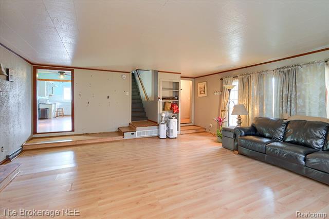 Builiding view ten for 6449 Lapeer, Burton, MI. 48509