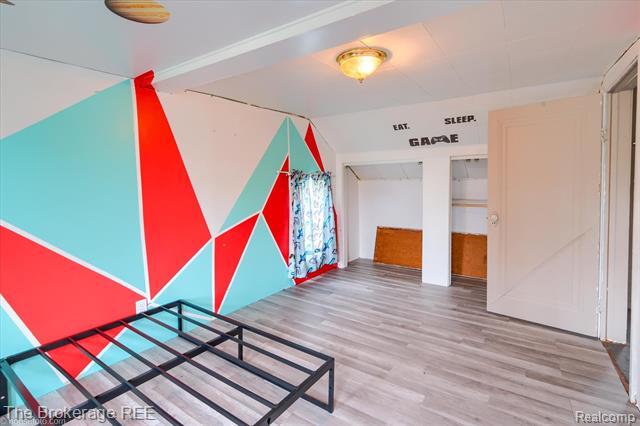 Builiding view thirty one for 6449 Lapeer, Burton, MI. 48509