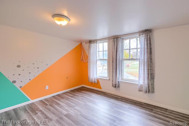 Builiding view thirty two for 6449 Lapeer, Burton, MI. 48509