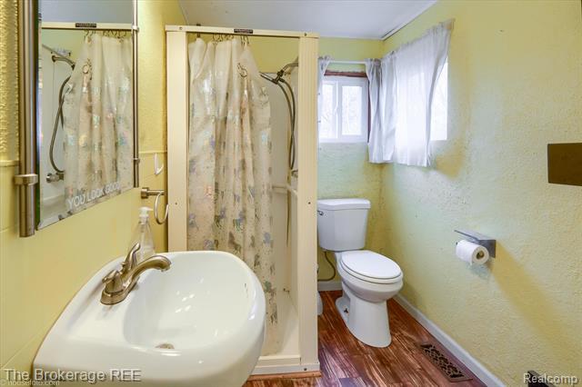 Builiding view twenty eight for 6449 Lapeer, Burton, MI. 48509