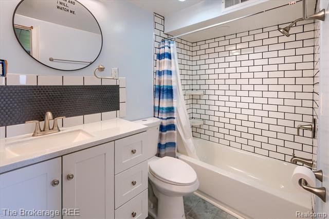 Builiding view twenty four for 6449 Lapeer, Burton, MI. 48509