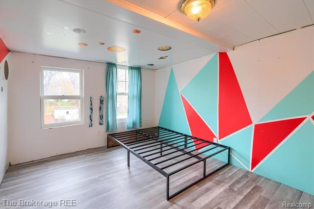 Builiding view twenty nine for 6449 Lapeer, Burton, MI. 48509