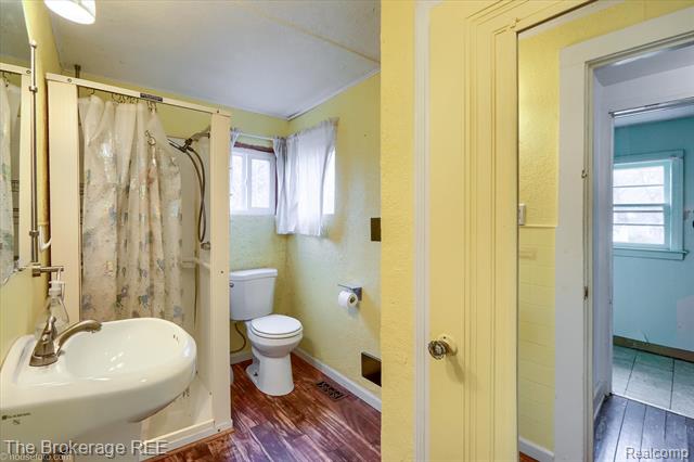 Builiding view twenty seven for 6449 Lapeer, Burton, MI. 48509