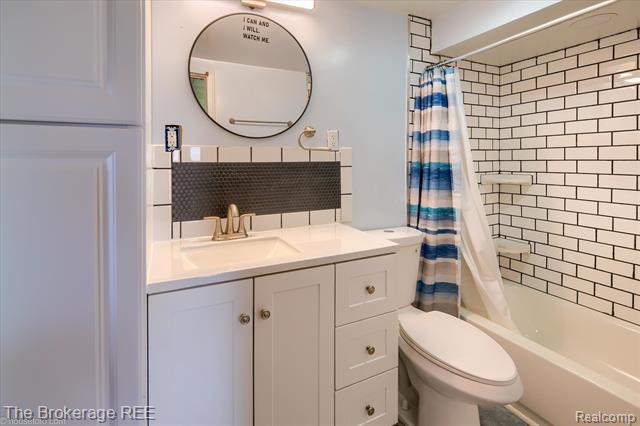 Builiding view twenty three for 6449 Lapeer, Burton, MI. 48509