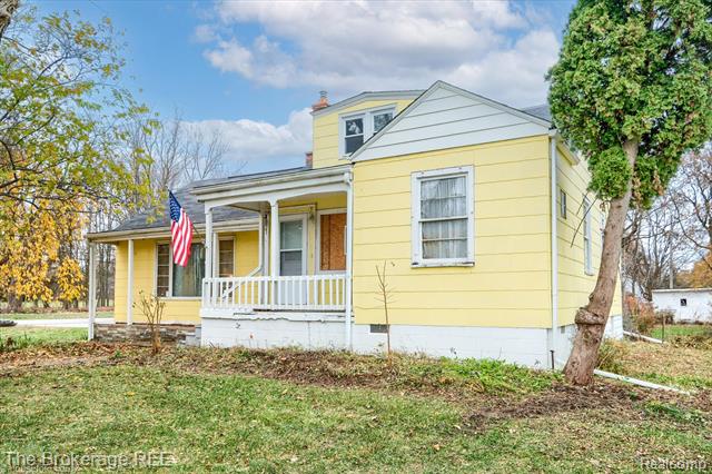 Builiding view two for 6449 Lapeer, Burton, MI. 48509