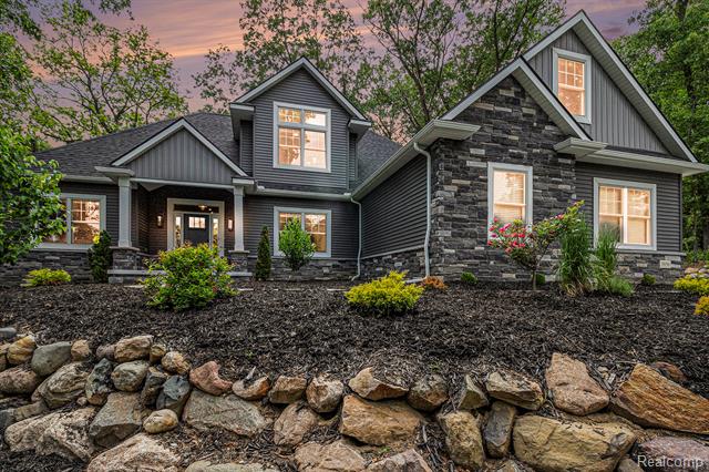 front view for 5950 Mountain Top Drive, Brighton, Mi. 48116